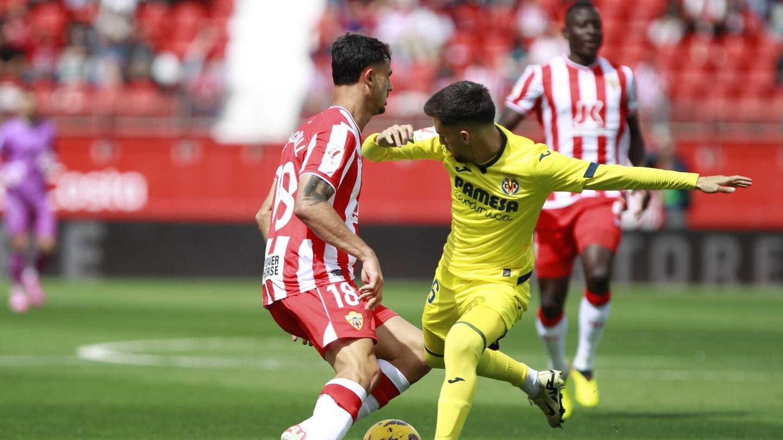 Pubill ante el roquetero Baena, que volvió a ser pitado en el Power Horse