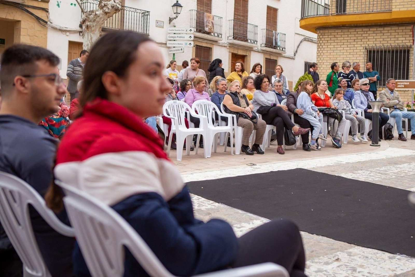 Desfile de los trajes renacentistas confeccionados por mujeres de Cazalilla.