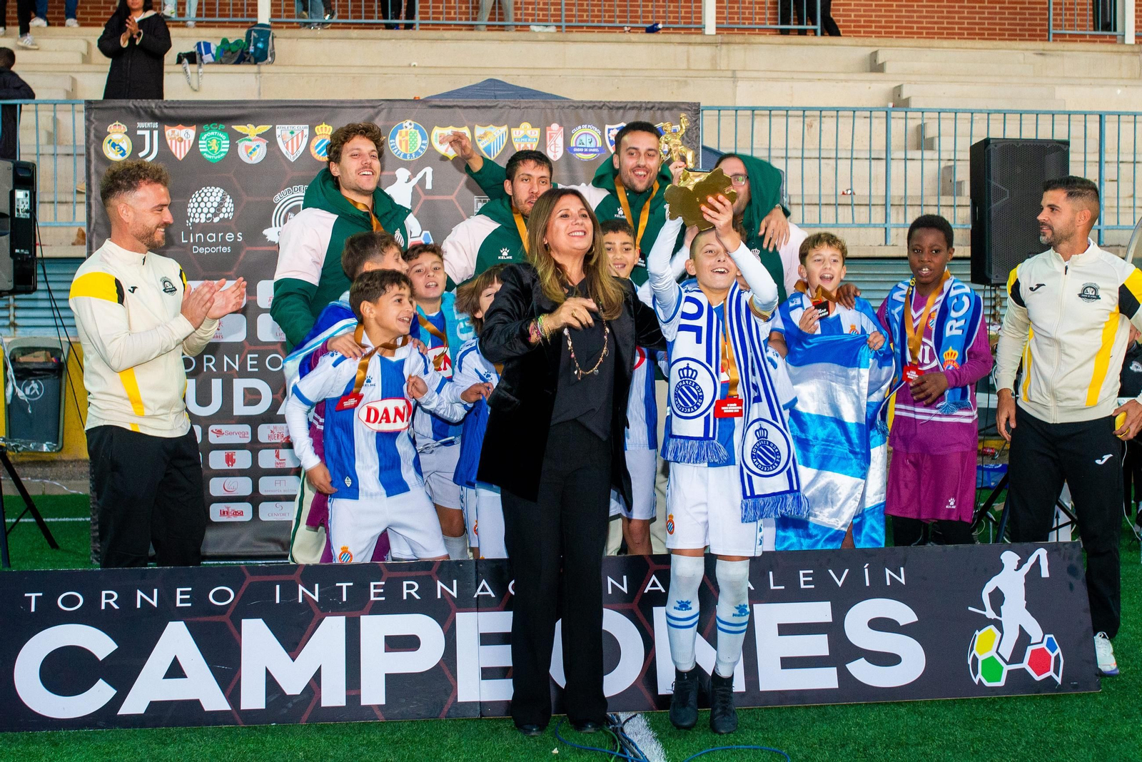 En imágenes: el RCD Espanyol, campeón del IV Torneo Internacional de Fútbol Alevín 'Ciudad de Linares'