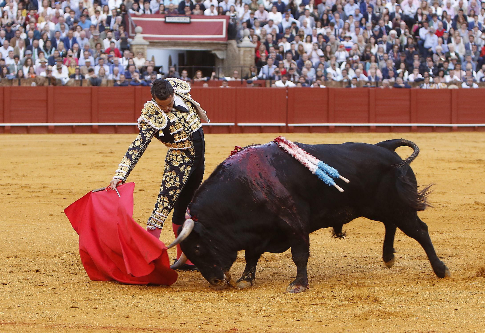Las imágenes de la corrida de toros del Domingo de Resurrección en Sevilla
