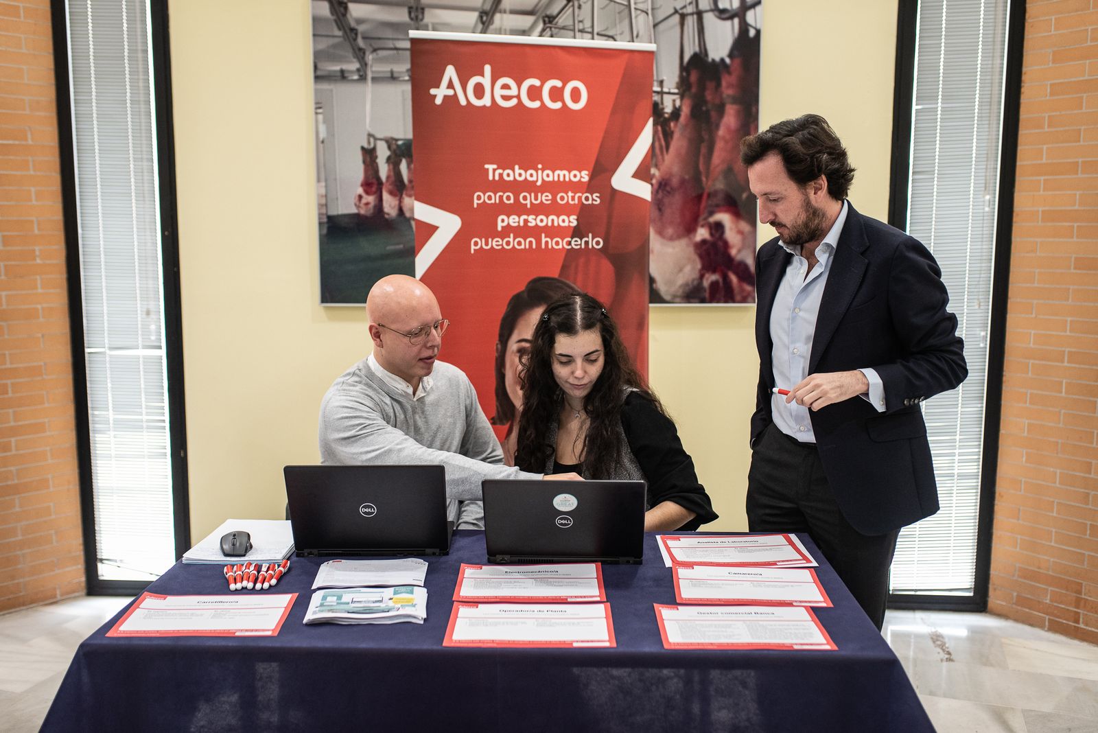 Imágenes de la Feria del Empleo organizada por la Fundación Cajasol y la FOE