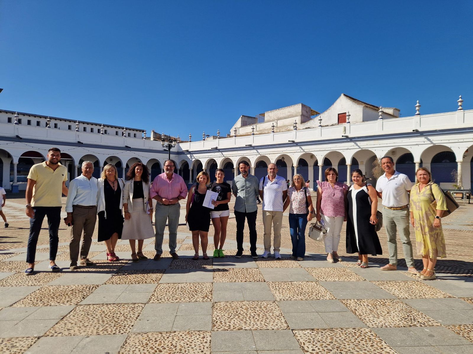 Entrega de los puestos vacantes en la plaza de abastos de Carmona