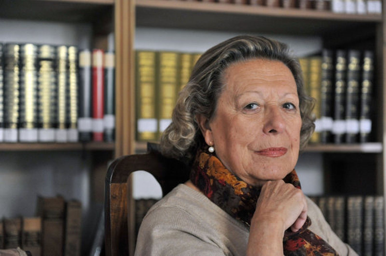 Enriqueta Vila analiza la conquista de América en su ingreso en la Academia