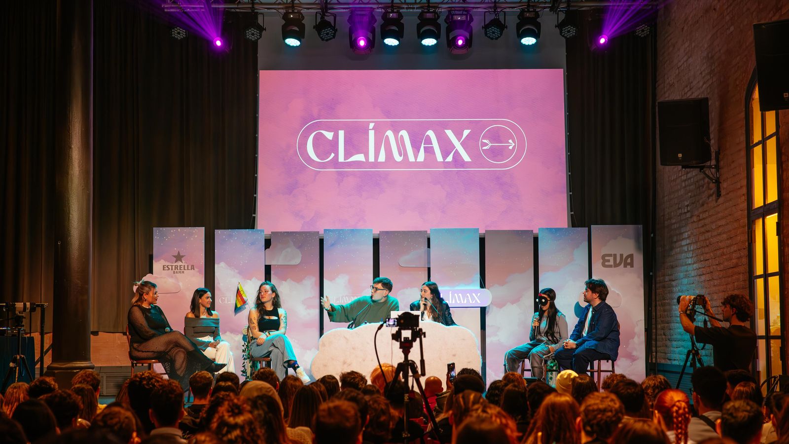 Carla Flila conociendo a sus pretendientes en Clímax, el dating show de 3Cat Carla Flila conociendo a sus pretendientes en Clímax, el dating show de 3Cat