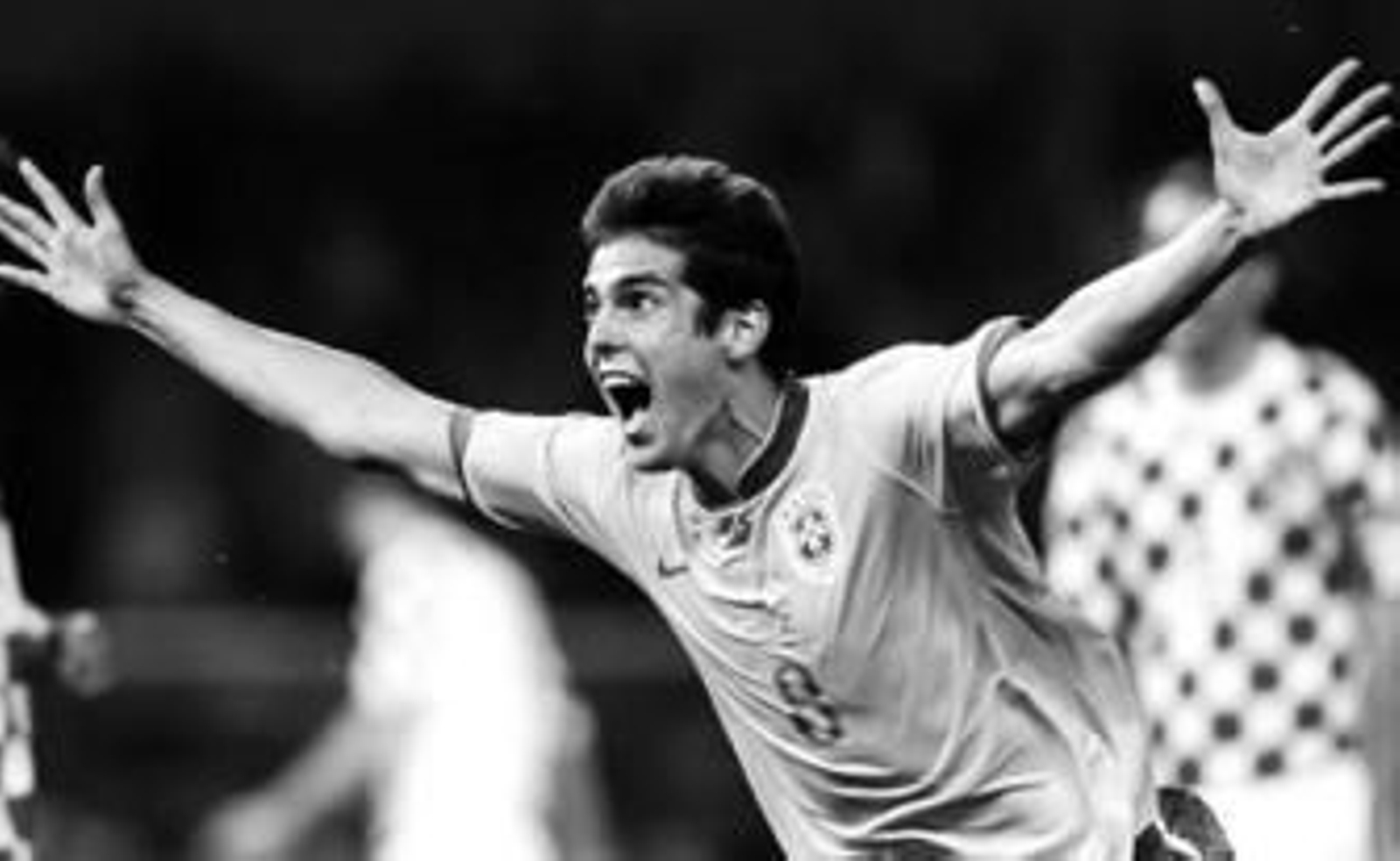 Kaká, contra una revista gay por fotos de un doble