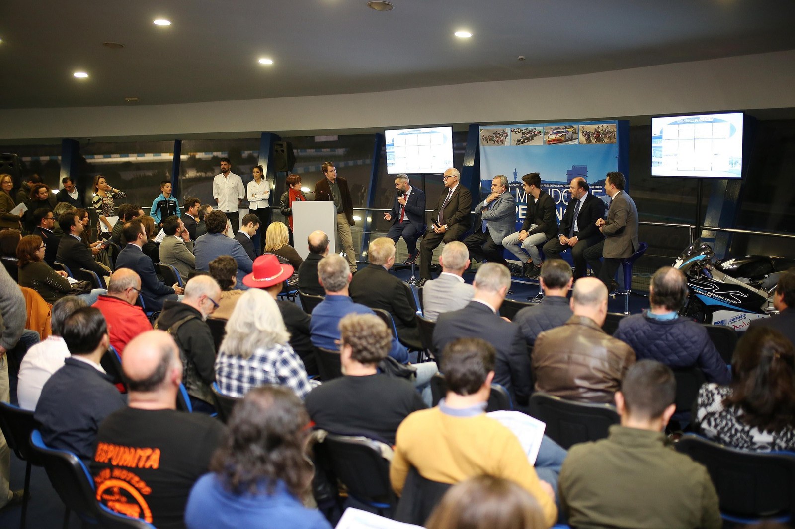 La presentación del calendario de pruebas en el Circuito de 2019 se celebró en el 'ovni' del trazado.