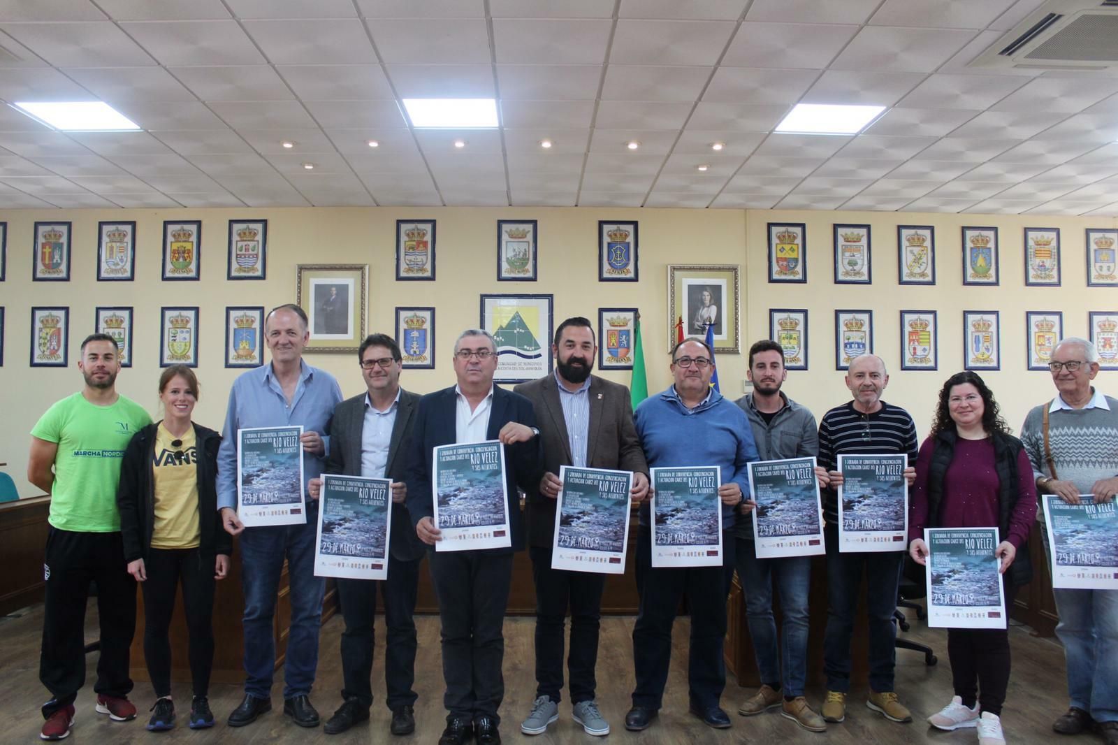 Presentación de la jornada para limpiar el río Vélez.