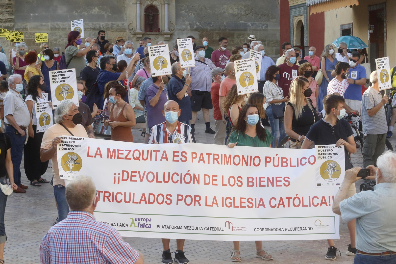 La protesta contra las inmatriculaciones de la Iglesia en Córdoba, en fotografías
