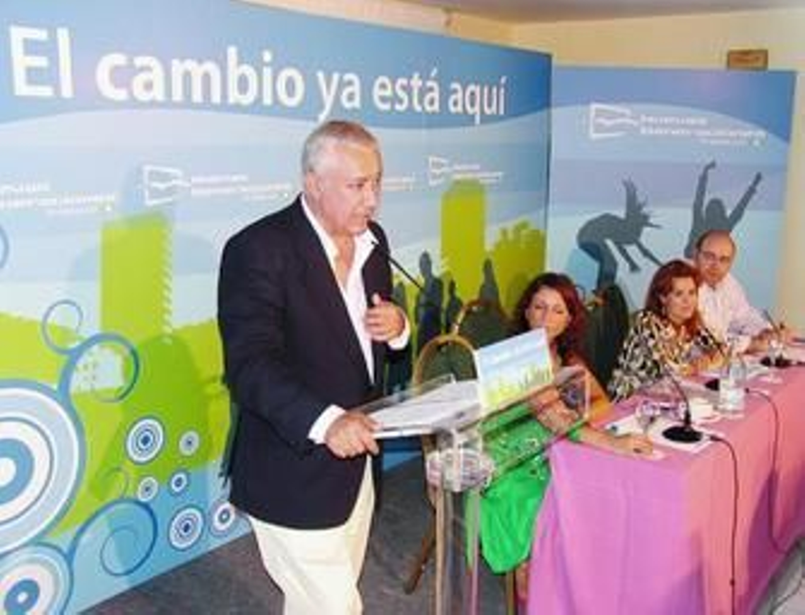 Javier Arenas ofreció uno de los discursos inaugurales de la Escuela de Verano.