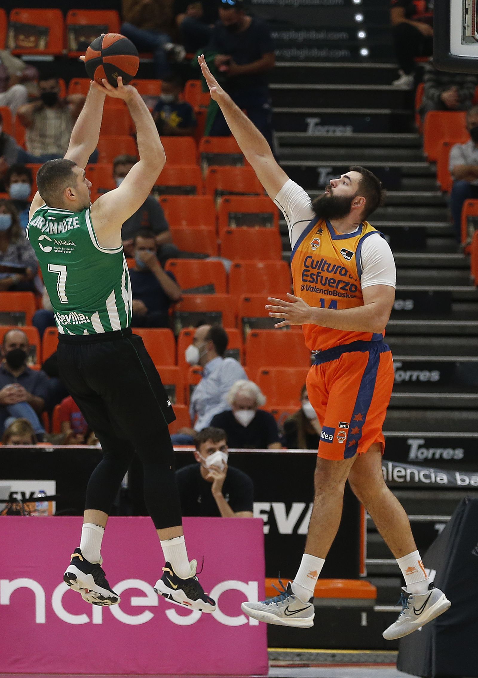 Burjanadze lanza ante la oposición de Dubljevic.