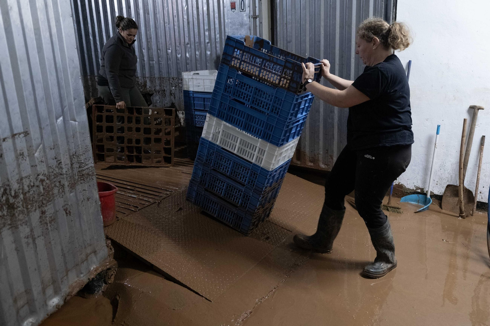Riada de lodo y piedras en Jimera de Líbar, en fotos
