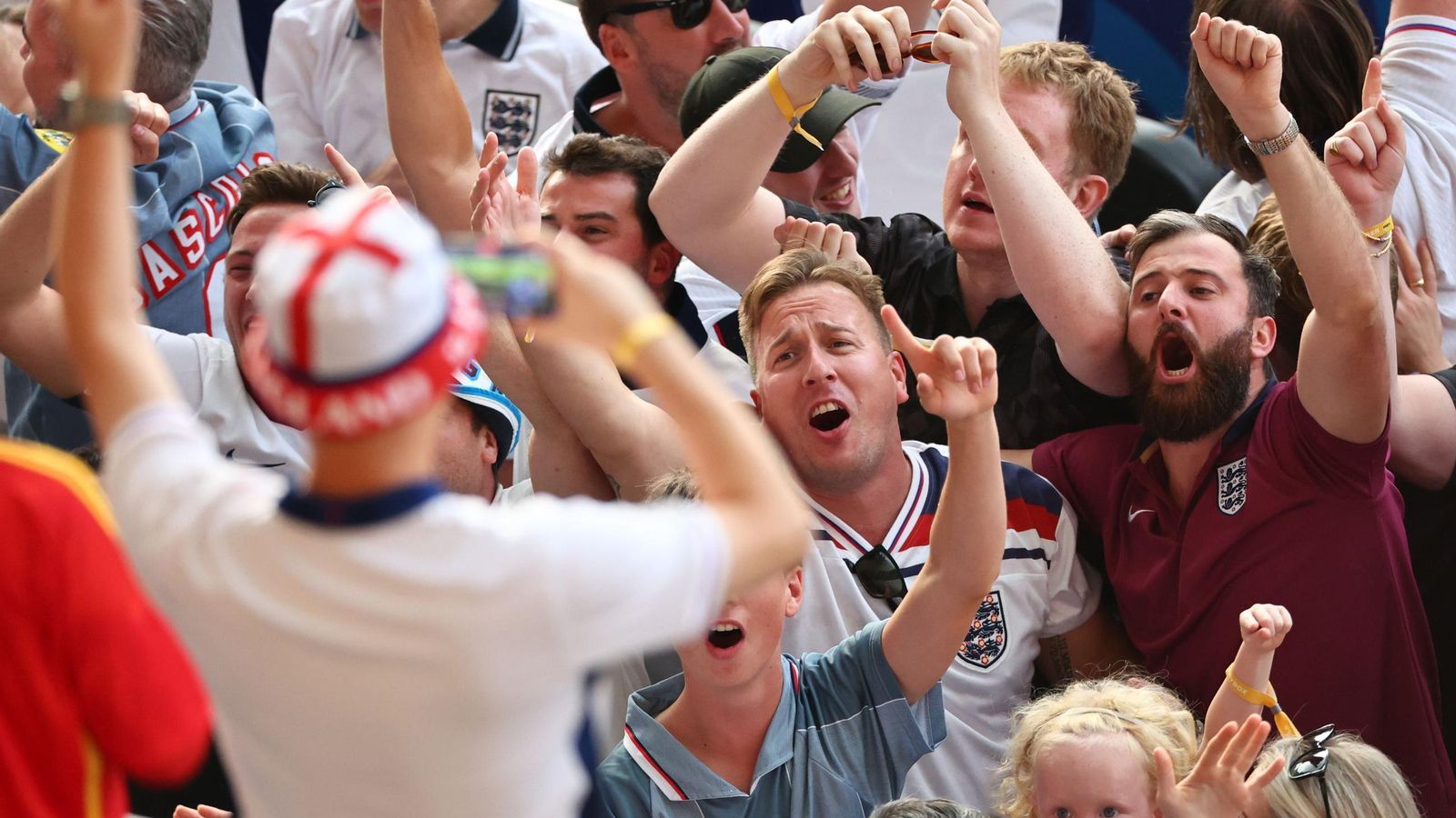 Las fotos de los aficionados de España e Inglaterra antes de la final