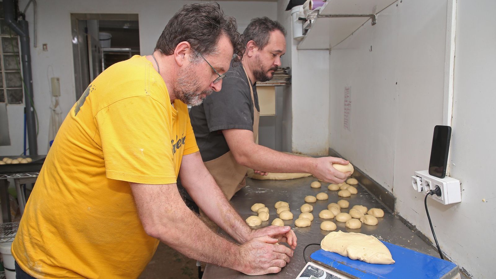 Fotos de la elaboración del roscón de Reyes artesano de La Tarifeña