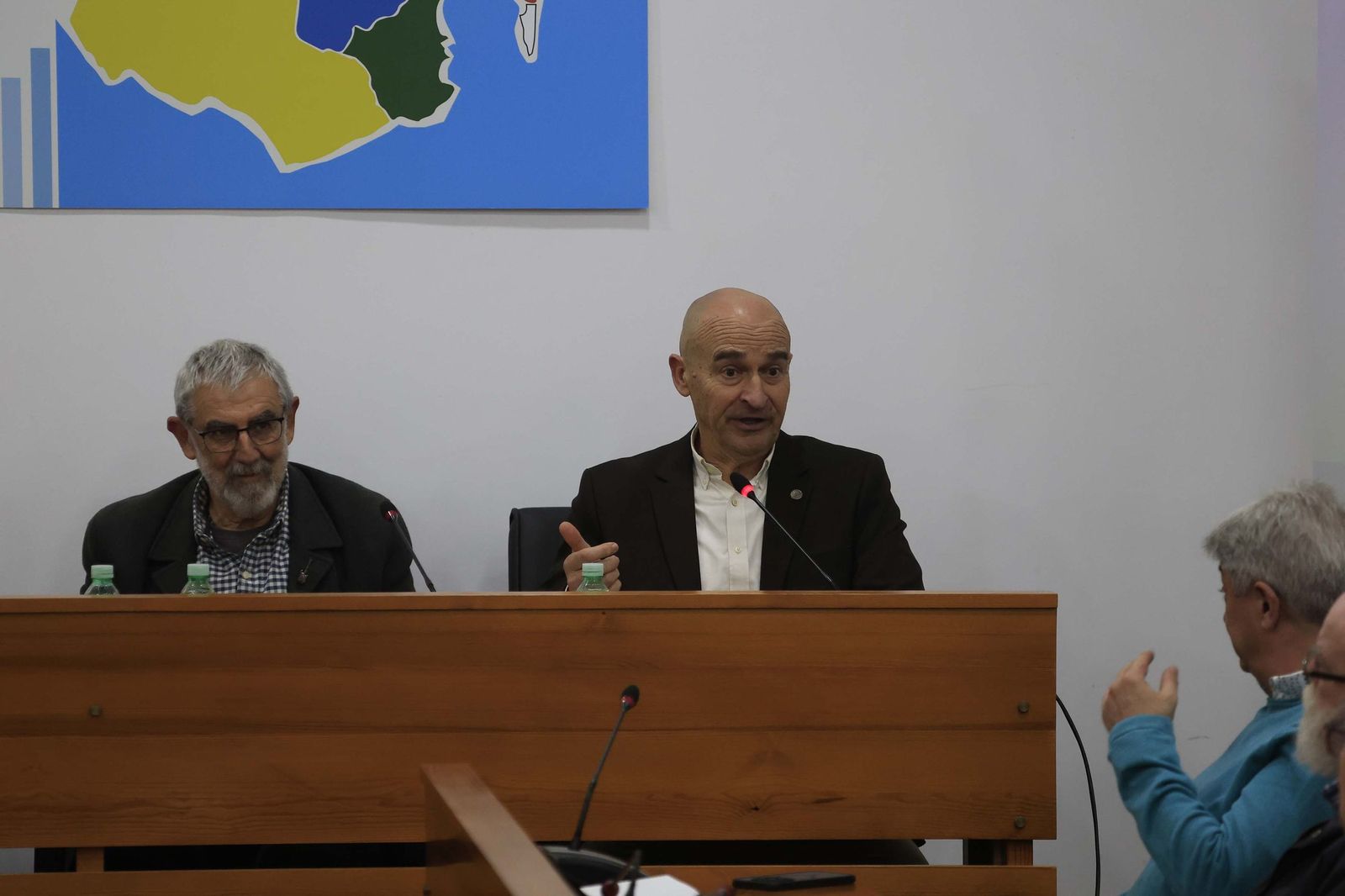 Las fotos de la presentación de las dos nuevas guías del patrimonio del Campo de Gibraltar