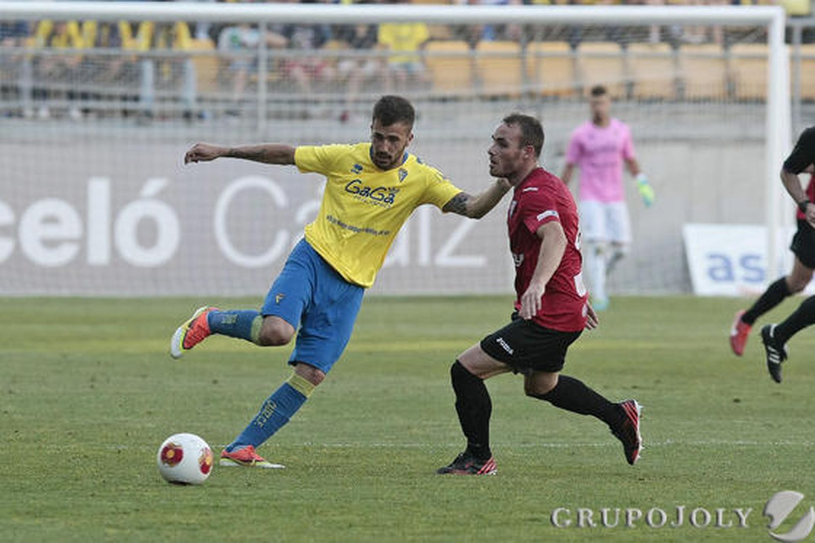 El Cádiz golea a La Roda (4-1) y vuelve al cuarto puesto gracias a la derrota del Guadalajara

Foto: Fito Carreto