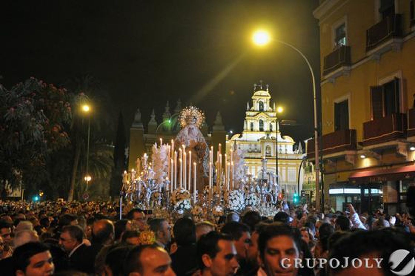 La Macarena recorre su barrio.

Foto: Manuel Gomez