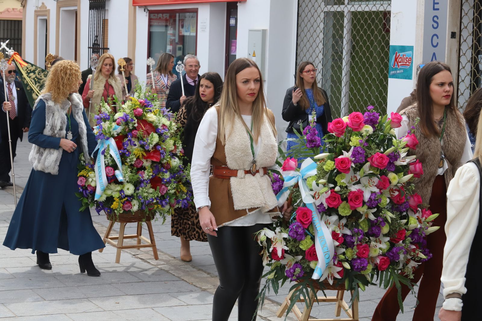 Imágenes de la misa de la Hermandad del Rocío de Huelva ante la Virgen del Rocío
