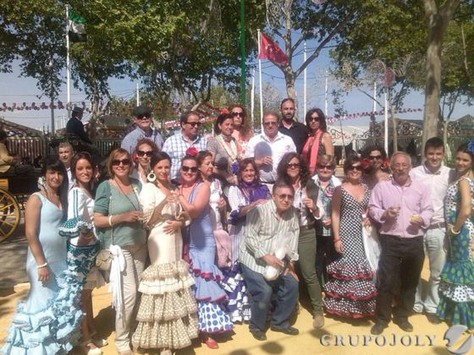 Un grupo de profesores del centro educativo Safa-San Luis, compartiendo una estupenda jornada de Feria en el recinto de Las Banderas.