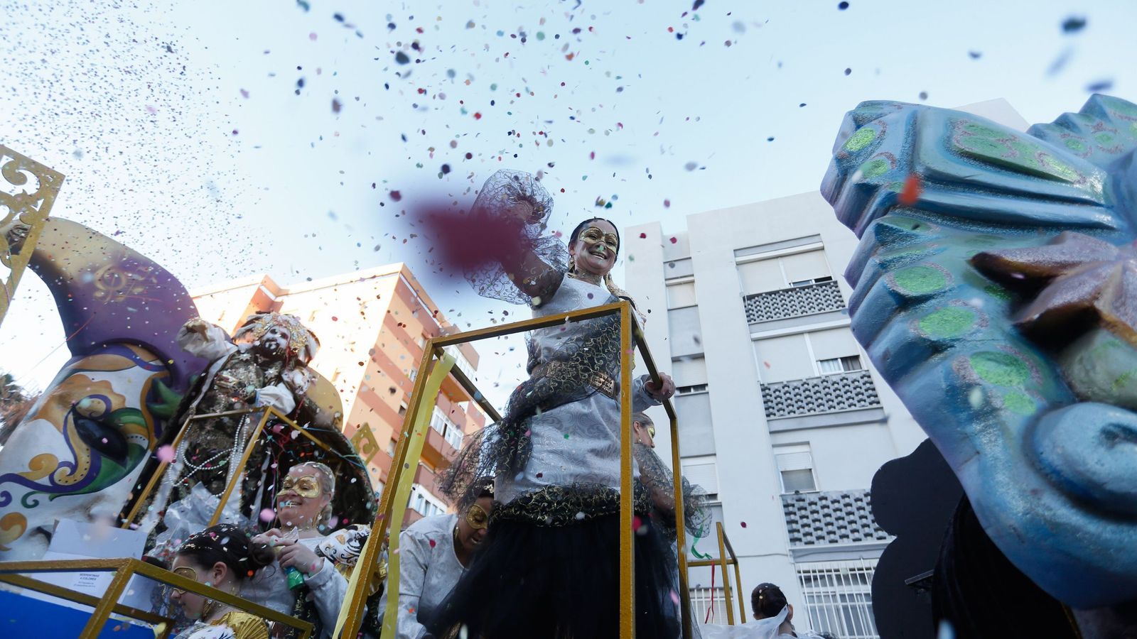 Búscate en las fotos de la cabalgata del Carnaval de Algeciras 2026