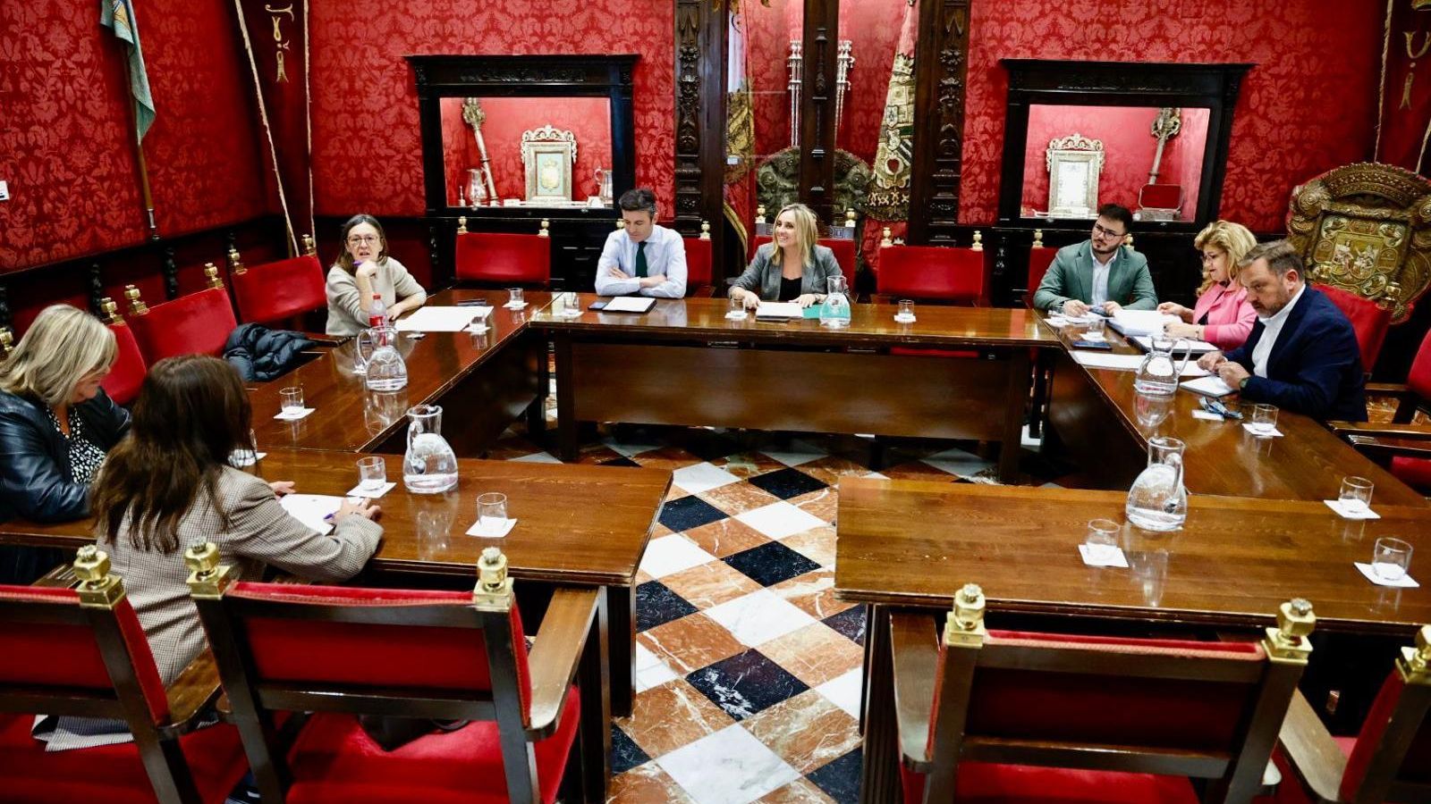 Imagen de la Comisión de Honores y Distinciones, que ha elegido a los premiados