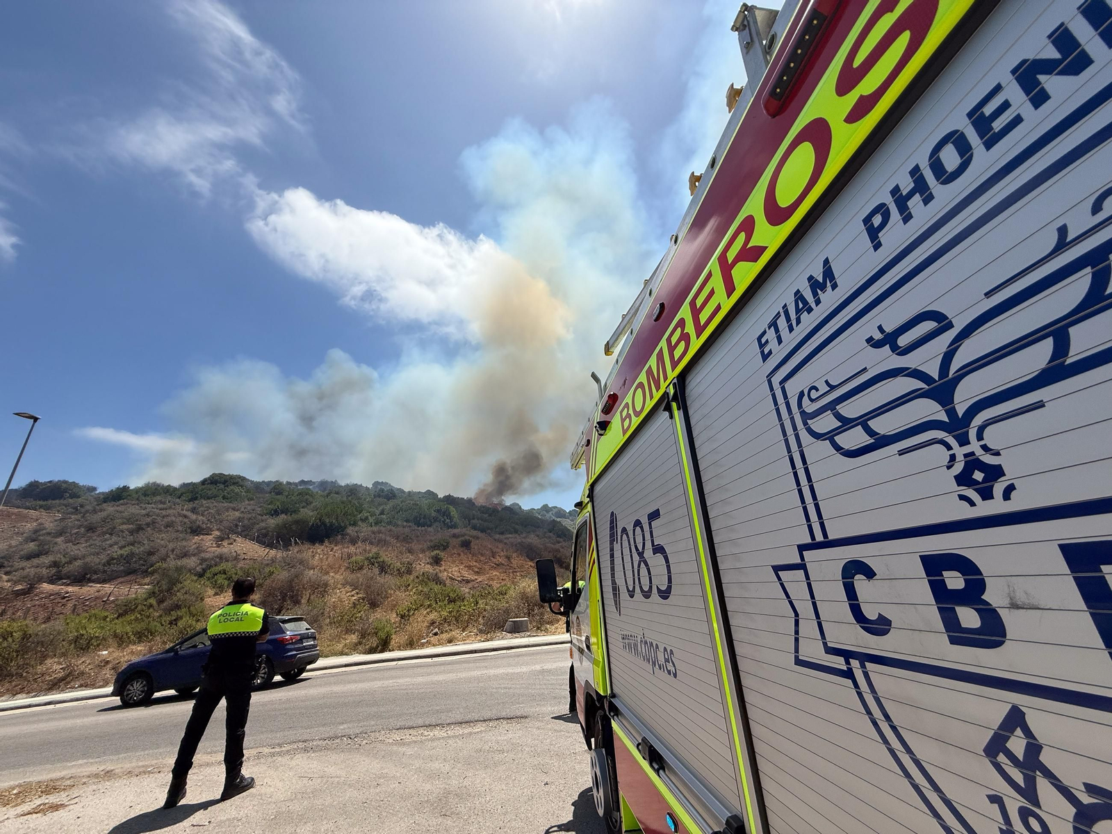 Las fotos del incendio entre Agua Marina y la Cañada de los Tomates en Algeciras