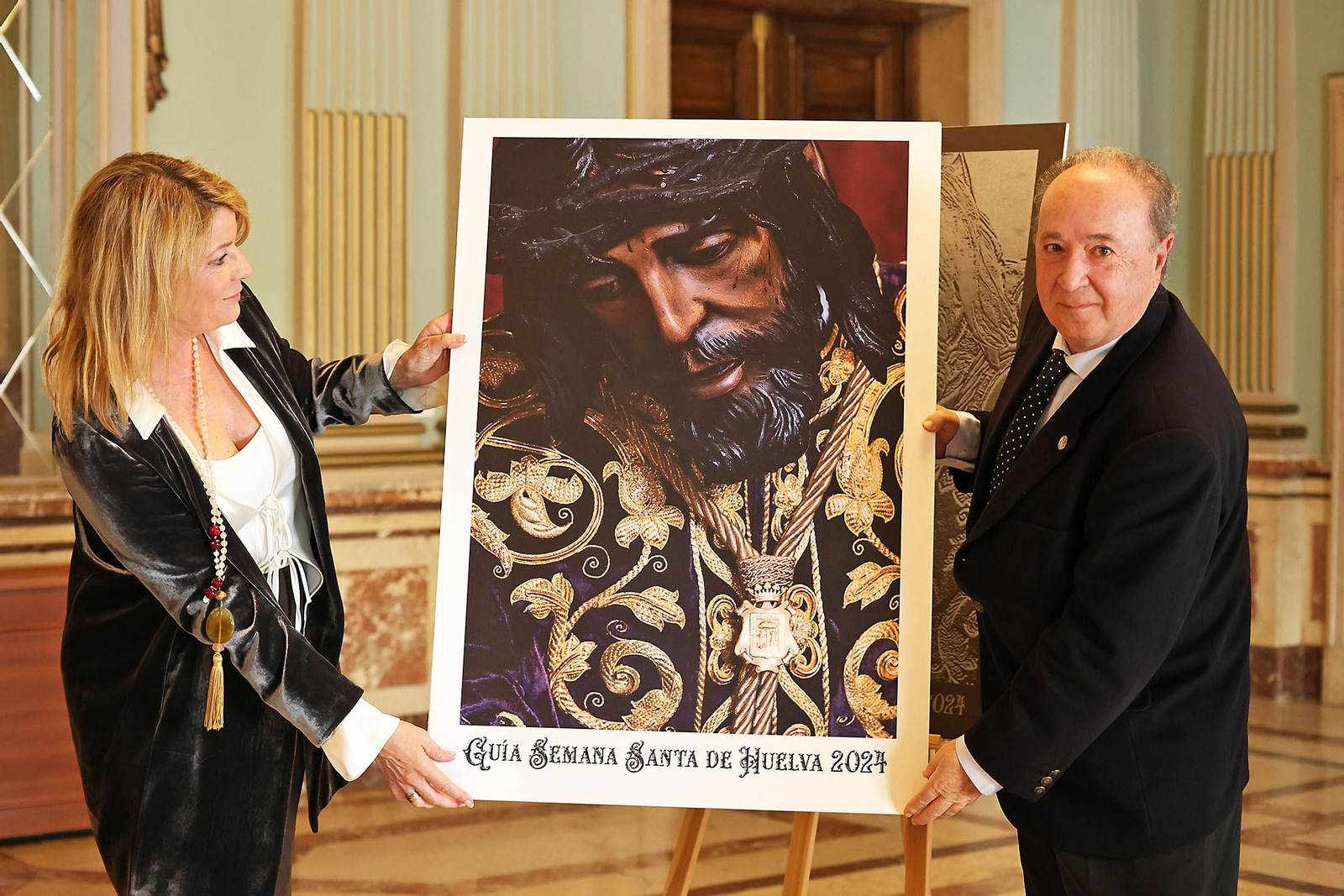 Imágenes de la presentación de la Guía de la Semana Santa de Huelva 2024