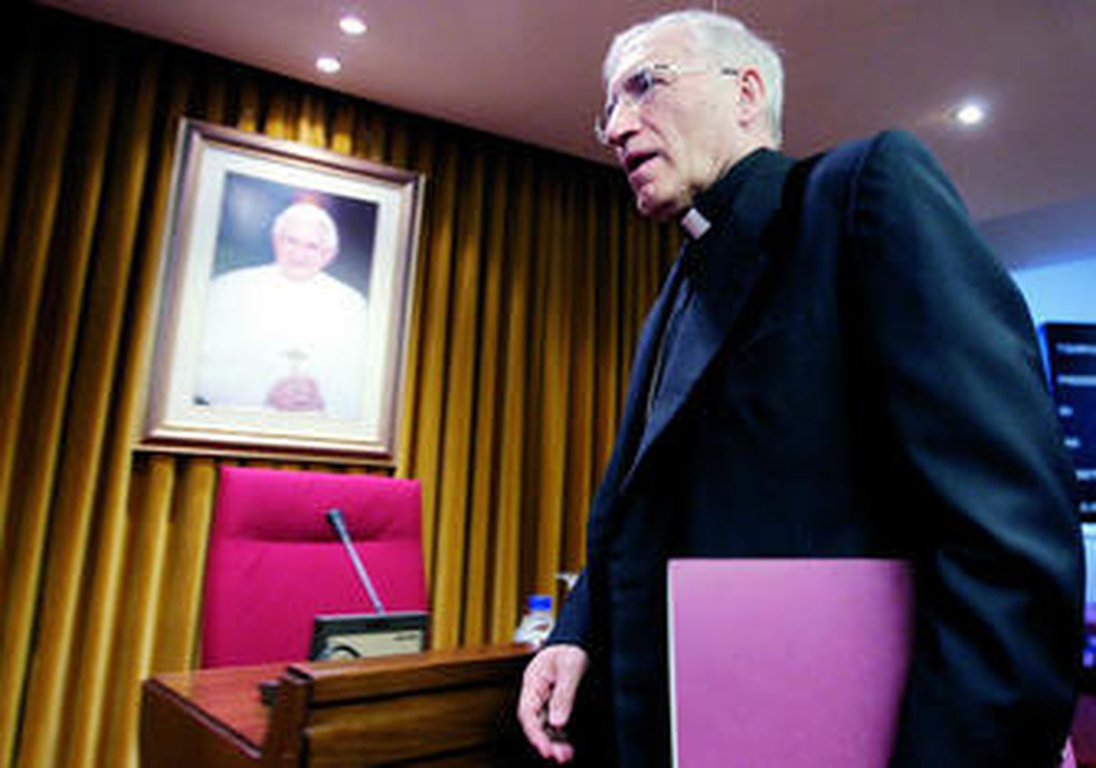 El cardenal Antonio María Rouco, a su llegada a la asamblea de los obispos.