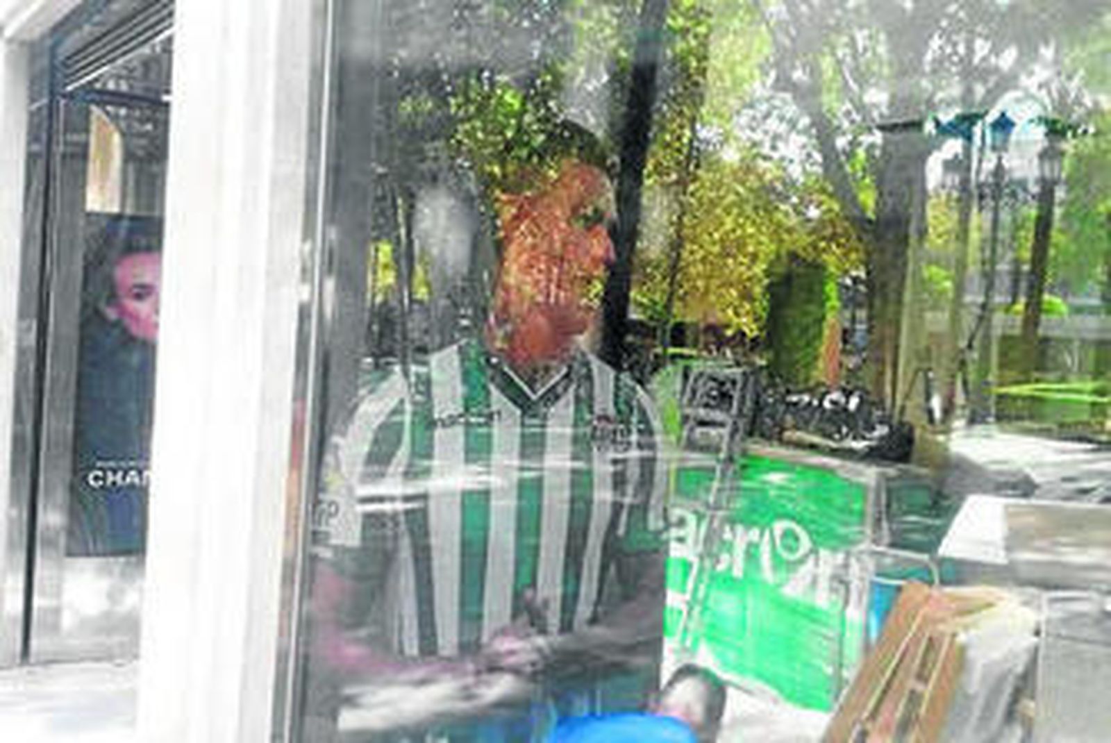 El Real Betis abre una	tienda oficial en la Plaza Nueva