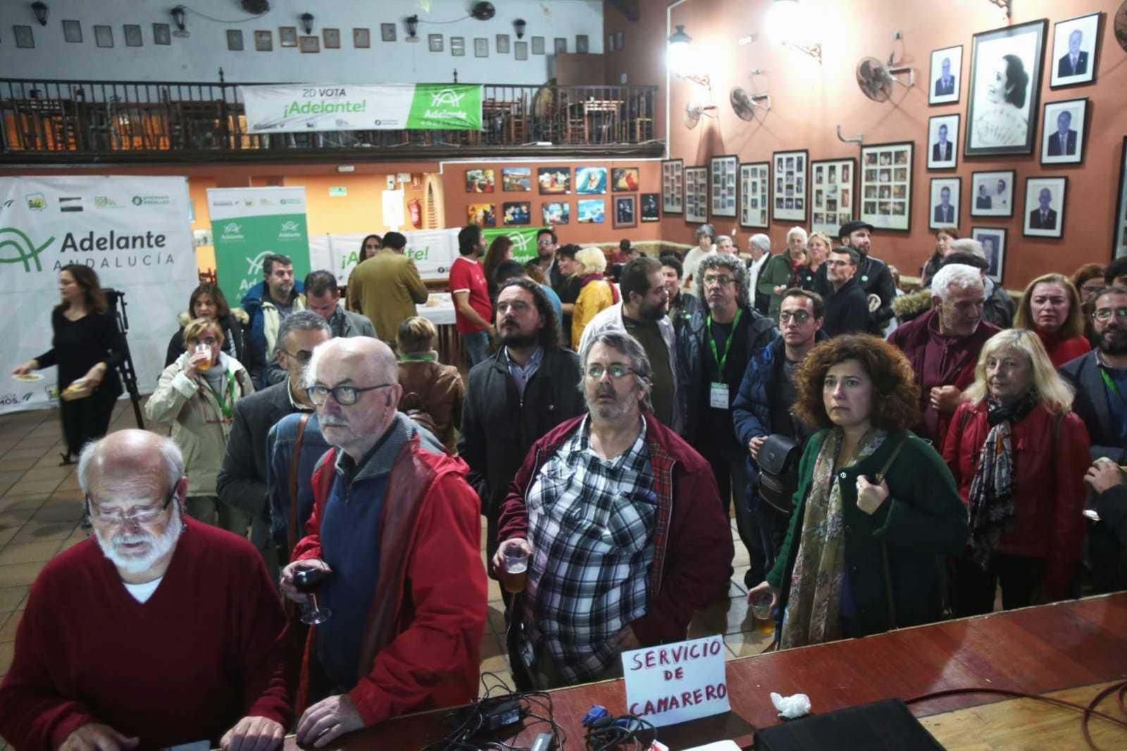 Buen ambiente en la sede de Adelante Andalucía, que logró tres diputados por Cádiz.