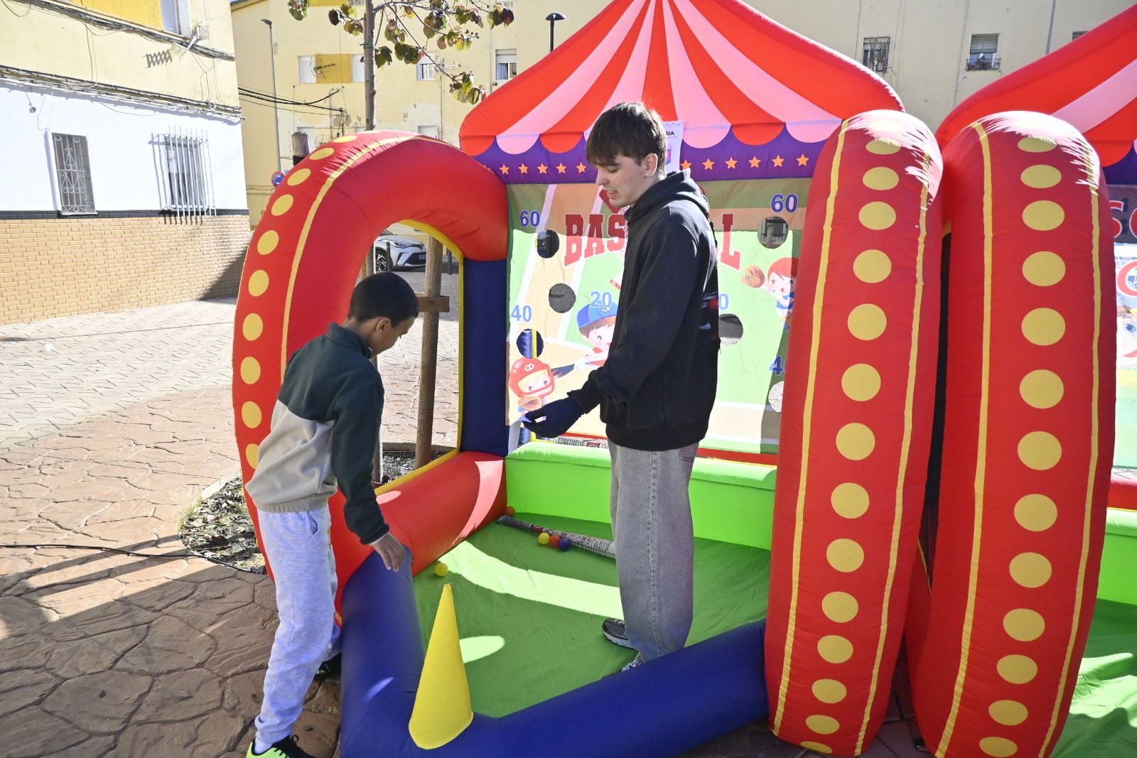 Las fotografías de los juegos de navidad para los niños de Pérez Cubillas