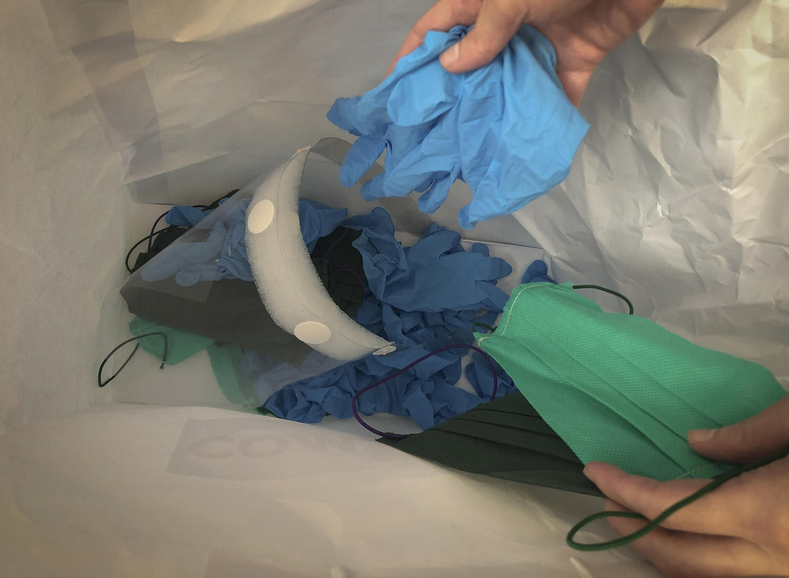 La resistencia al Coronavirus en el Colegio de Médicos de Sevilla: reparto de material de emergencia a todo el personal sanitario que lo necesite