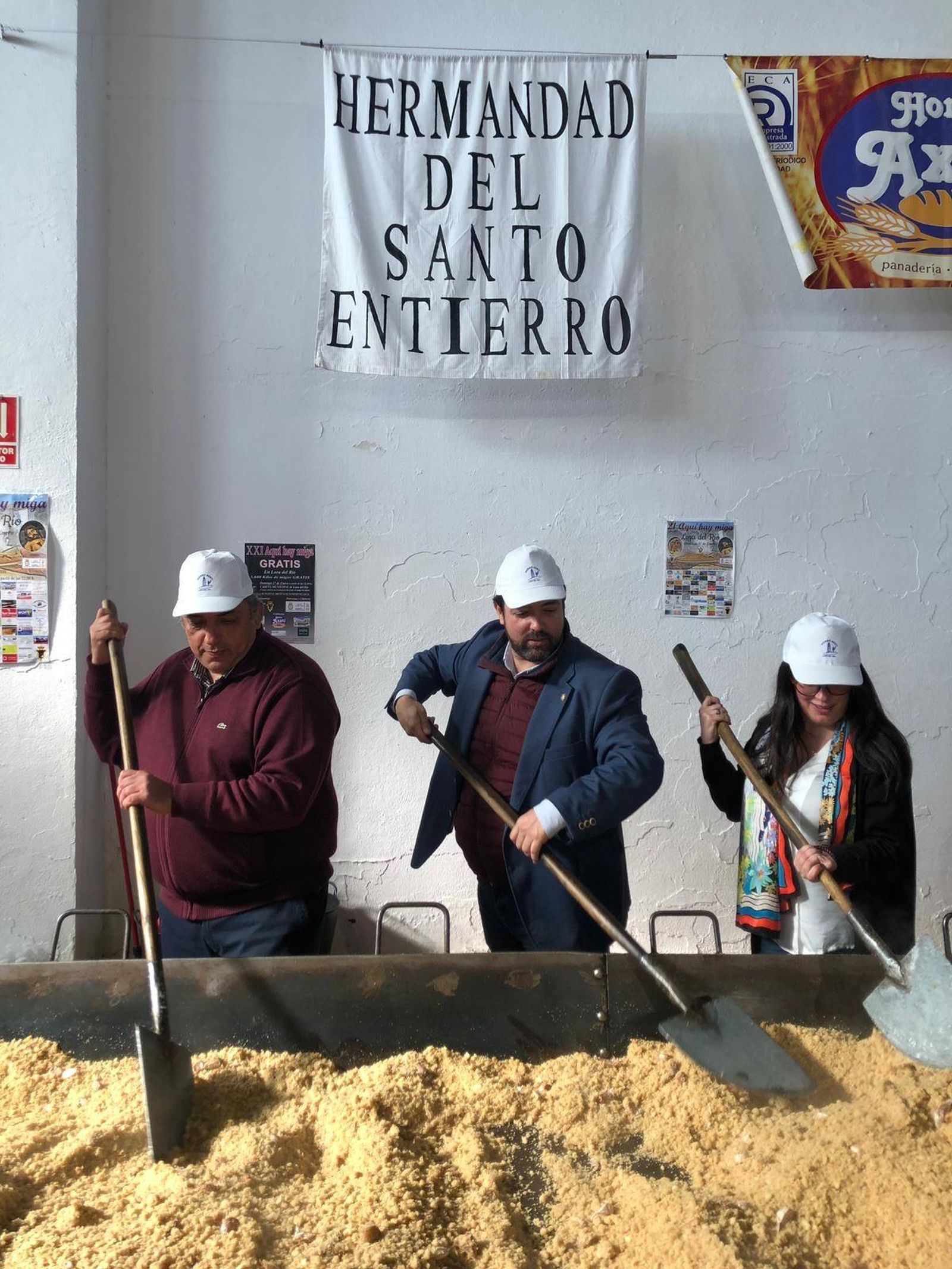 Nogales, Enamorado y Cava removiendo las migas.