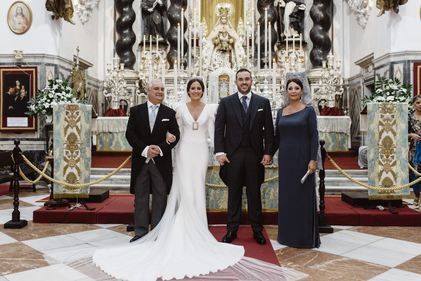 Los novios con el padrino y la madrina