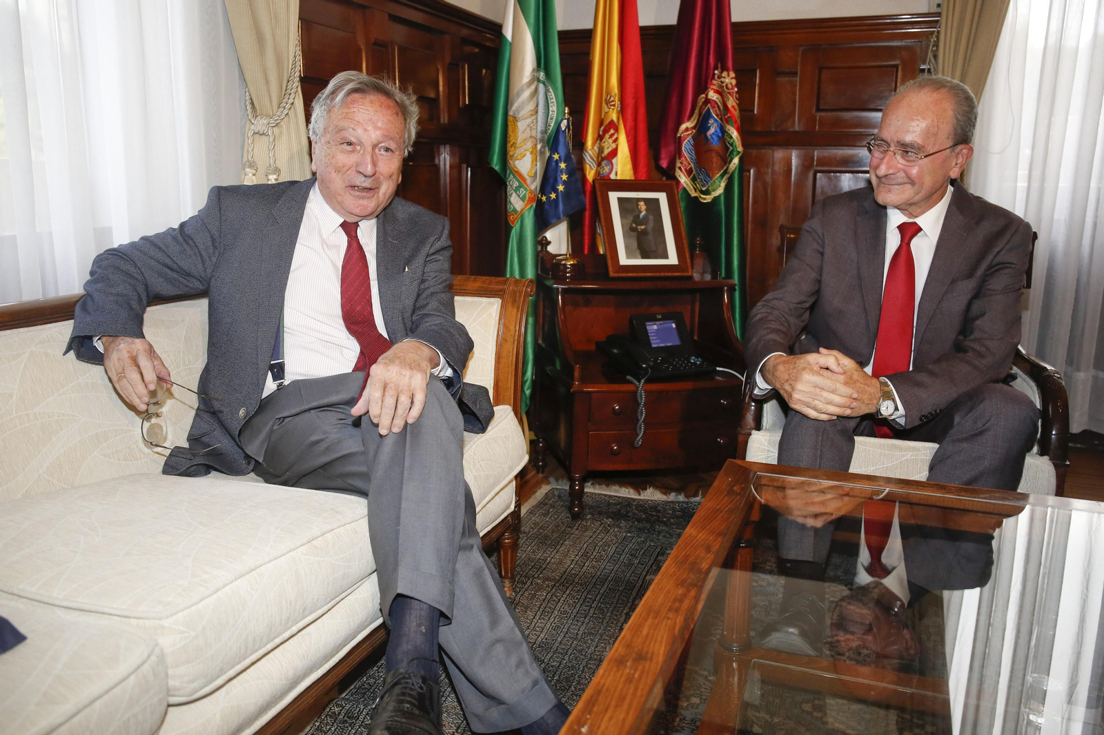 Imagen de archivo de un anterior encuentro entre Rafael Moneo y Francisco de la Torre. Imagen de archivo de un anterior encuentro entre Rafael Moneo y Francisco de la Torre.