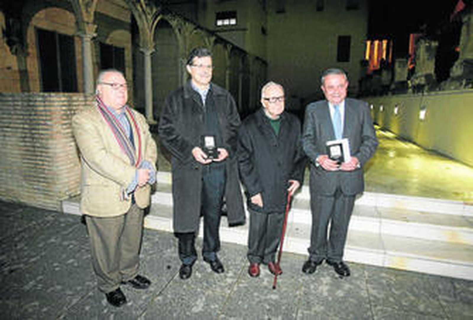 Clementson, Muriel, García Baena y Alcalde, antes del acto.