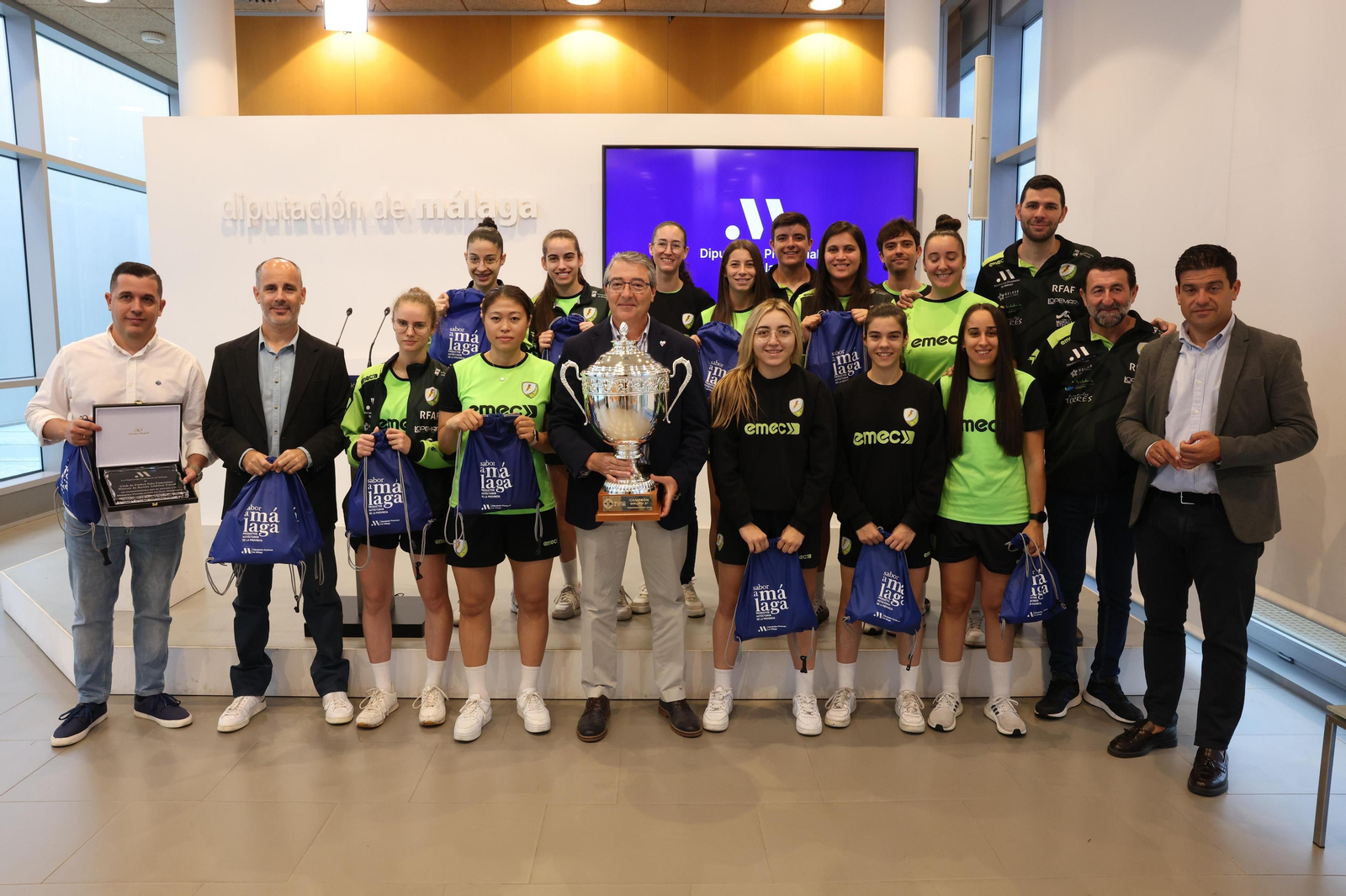 El Nueces de Ronda Atlético El Torcal, recibido por la Diputación tras su ascenso