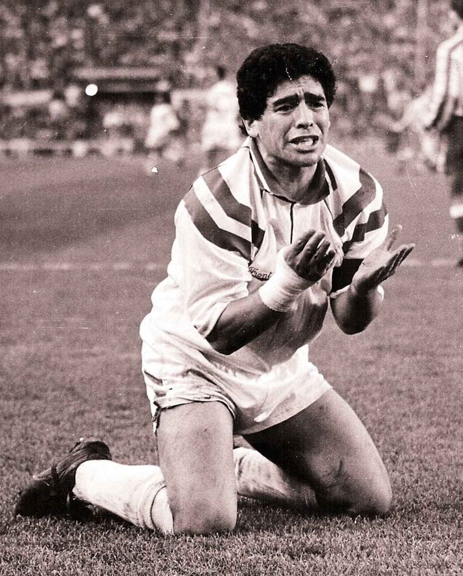 Maradona jugó 29 partidos con el Sevilla