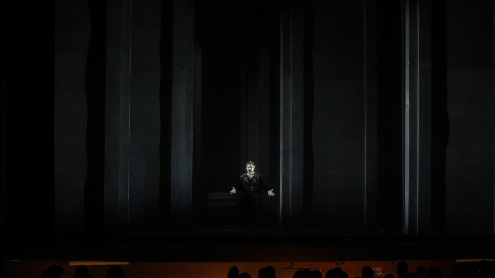 Imágenes de la ópera Macbeth en el Teatro Villamarta de Jerez