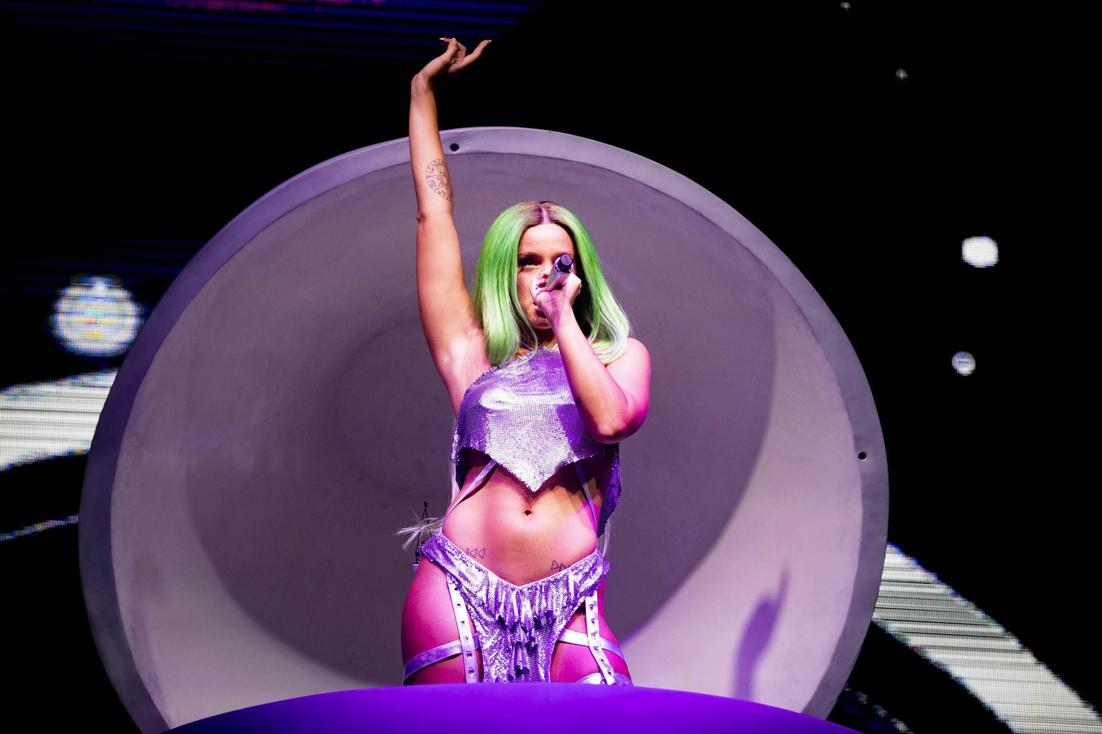 Búscate en las imágenes del concierto de Lola Índigo en Concert Music Festival de Chiclana