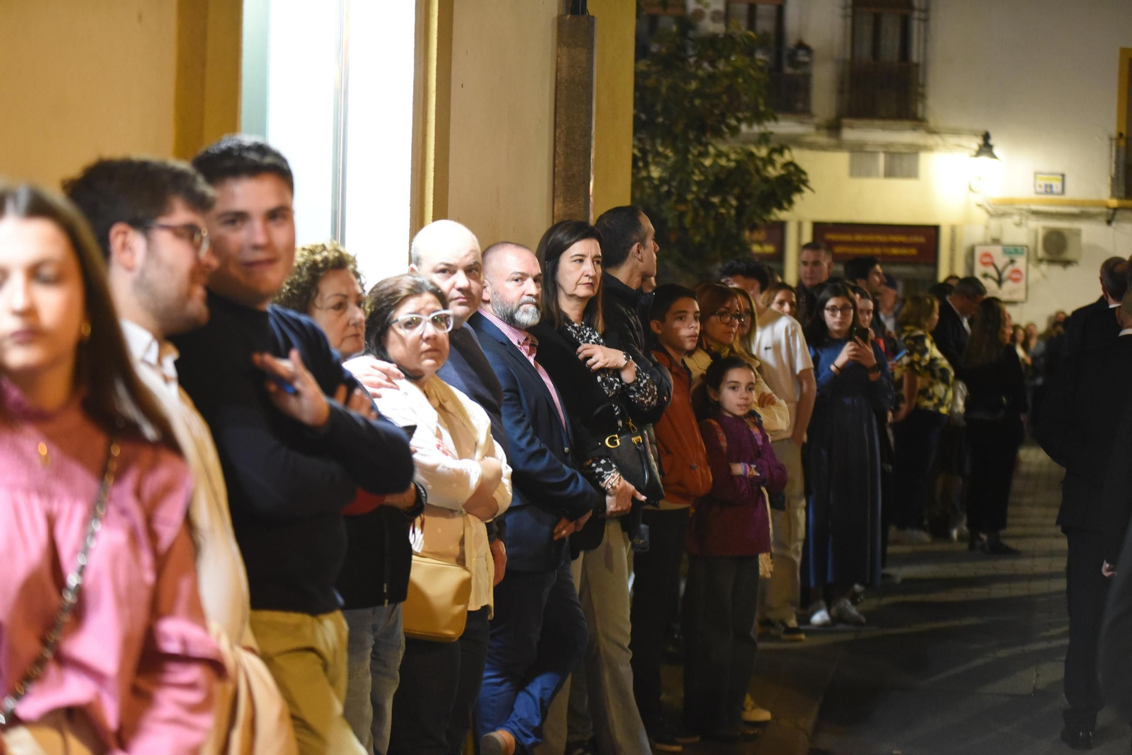 Las mejores fotos de un Viernes de Dolores de vía crucis como prólogo de la Semana Santa de Córdoba
