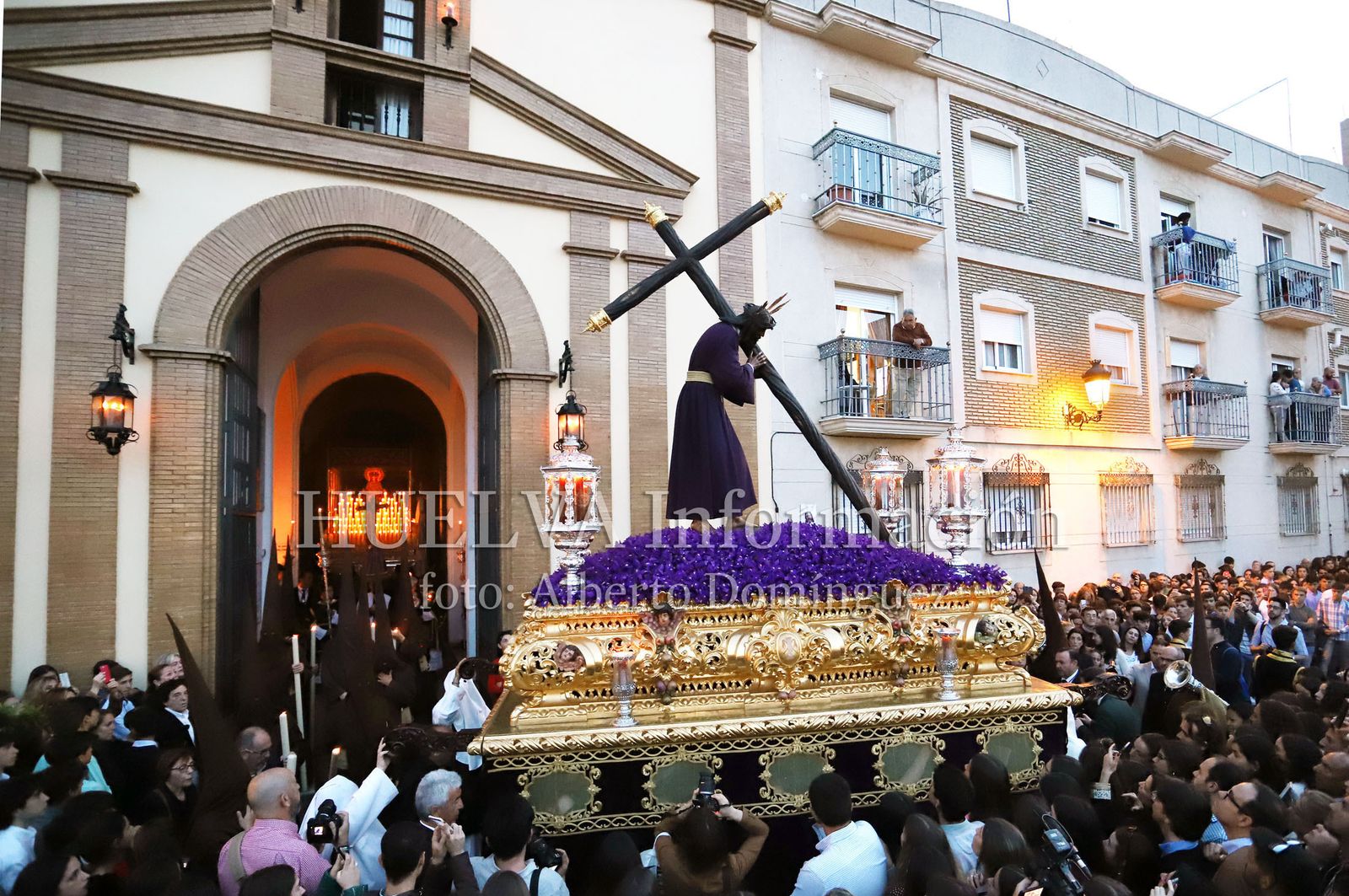 Imágenes de la procesión del Calvario de Huelva