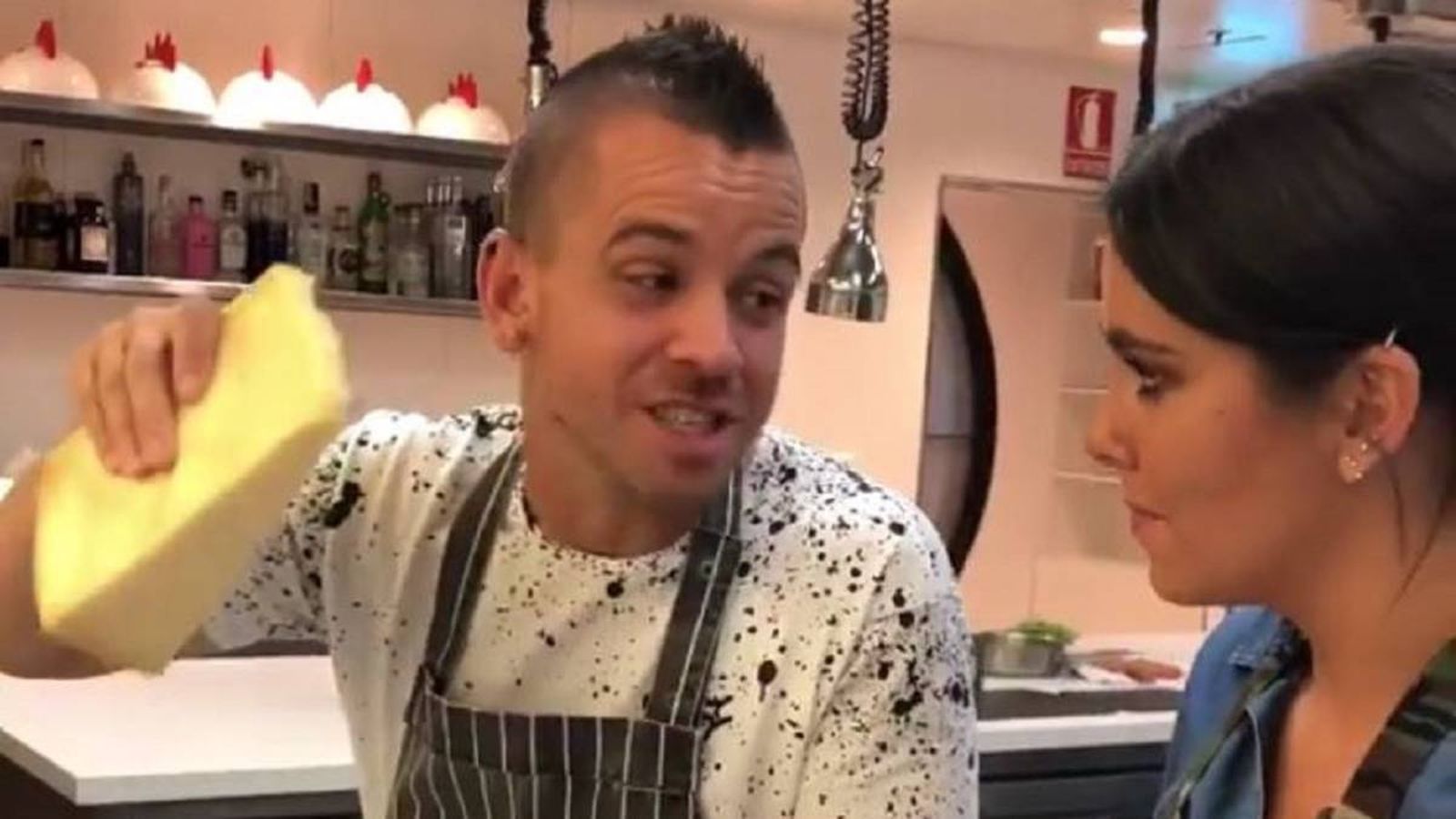 Cristina Pedroche y Dabiz Muñoz, en una secuencia del vídeo