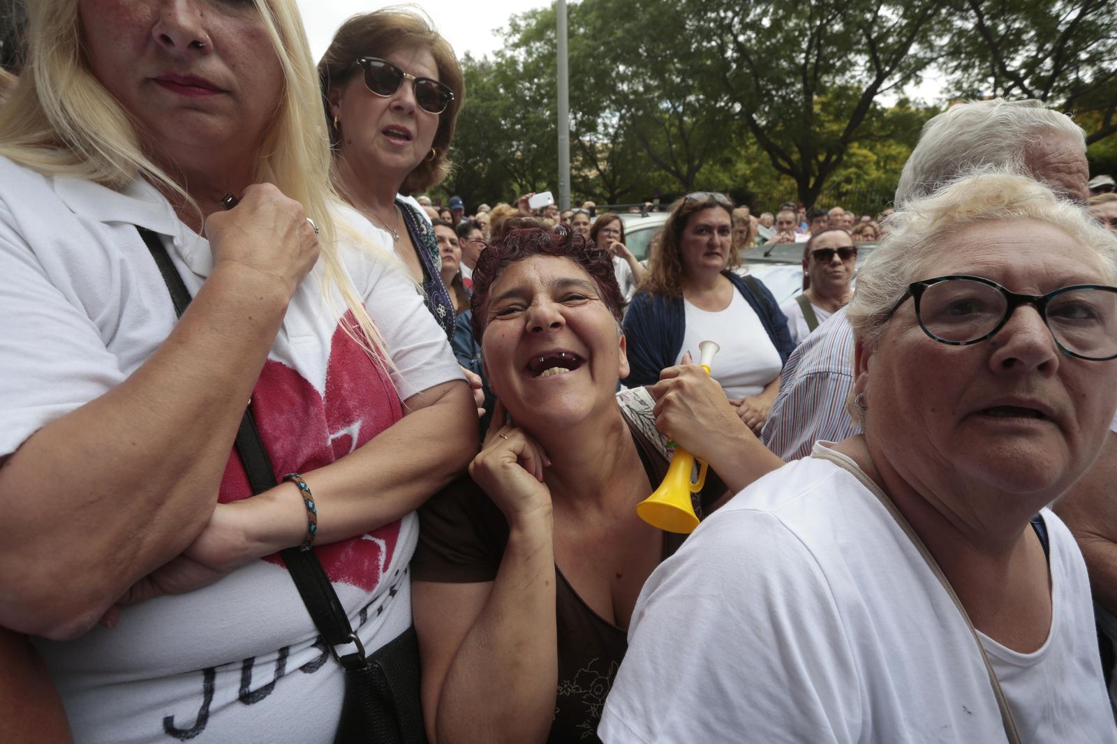 Protesta de afectados en Sevilla por Idental.