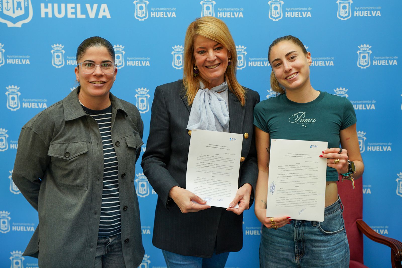 María Forero posa junto a María de la O Rubio y Pilar Miranda.