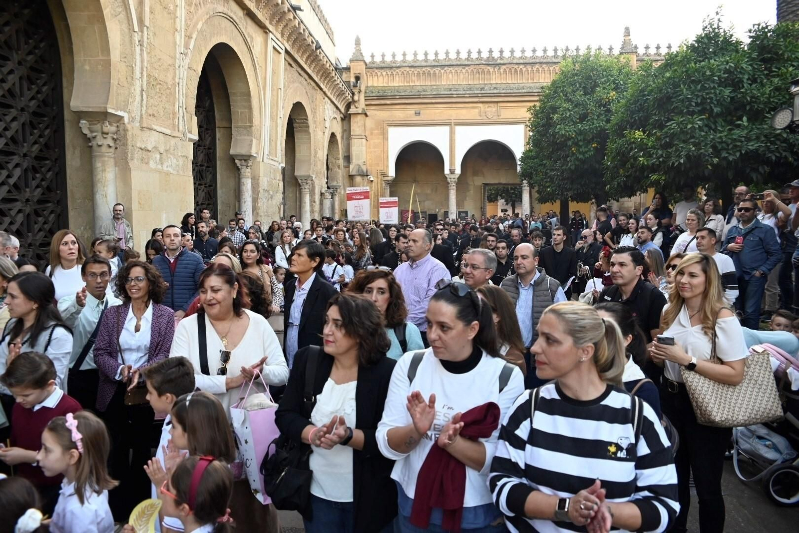 La procesión de San Acisclo y Santa Victoria en Córdoba, en imágenes