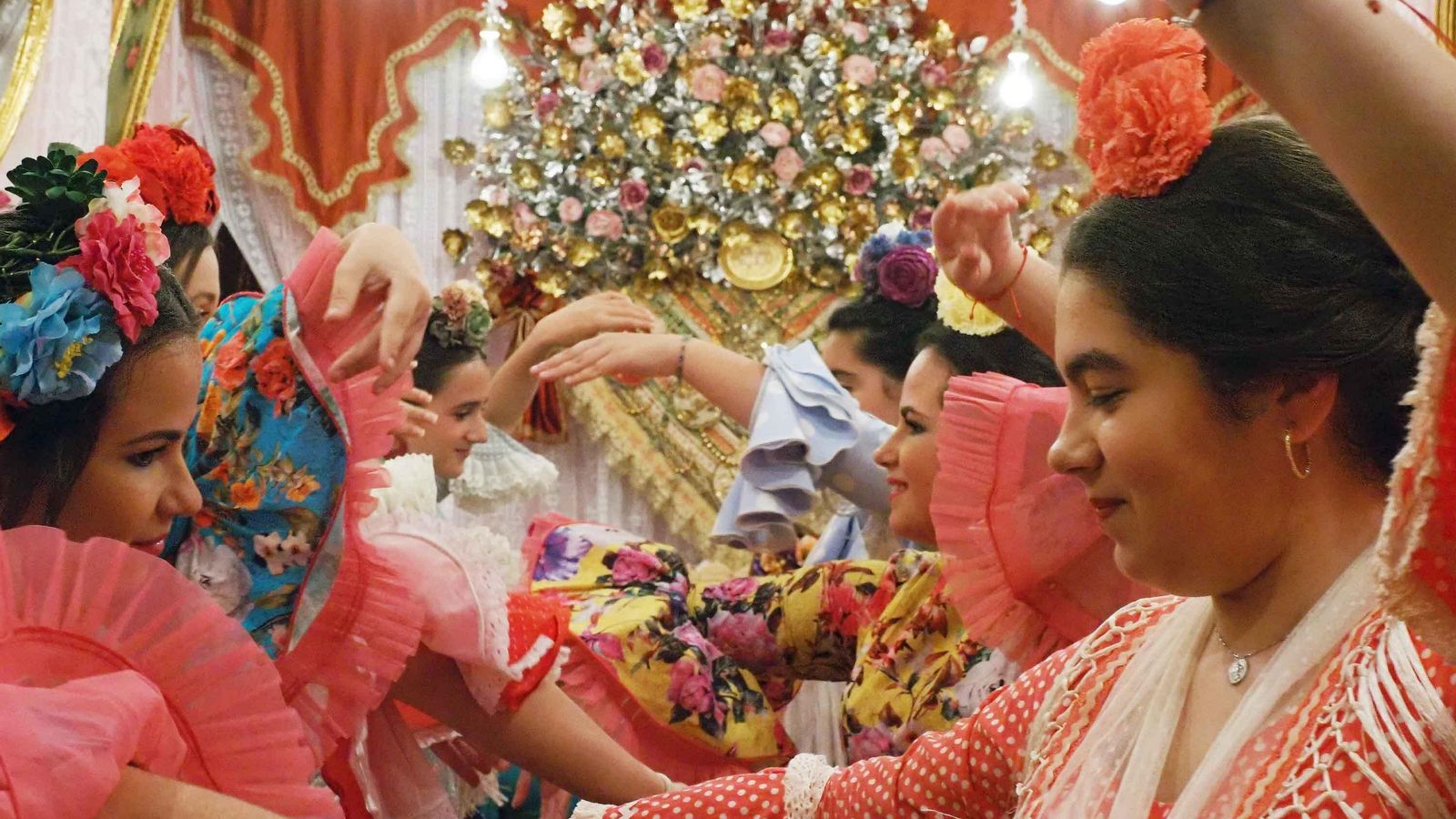 La música y el baile en las 'colás' alosneras concluye coincidiendo con la salida del sol