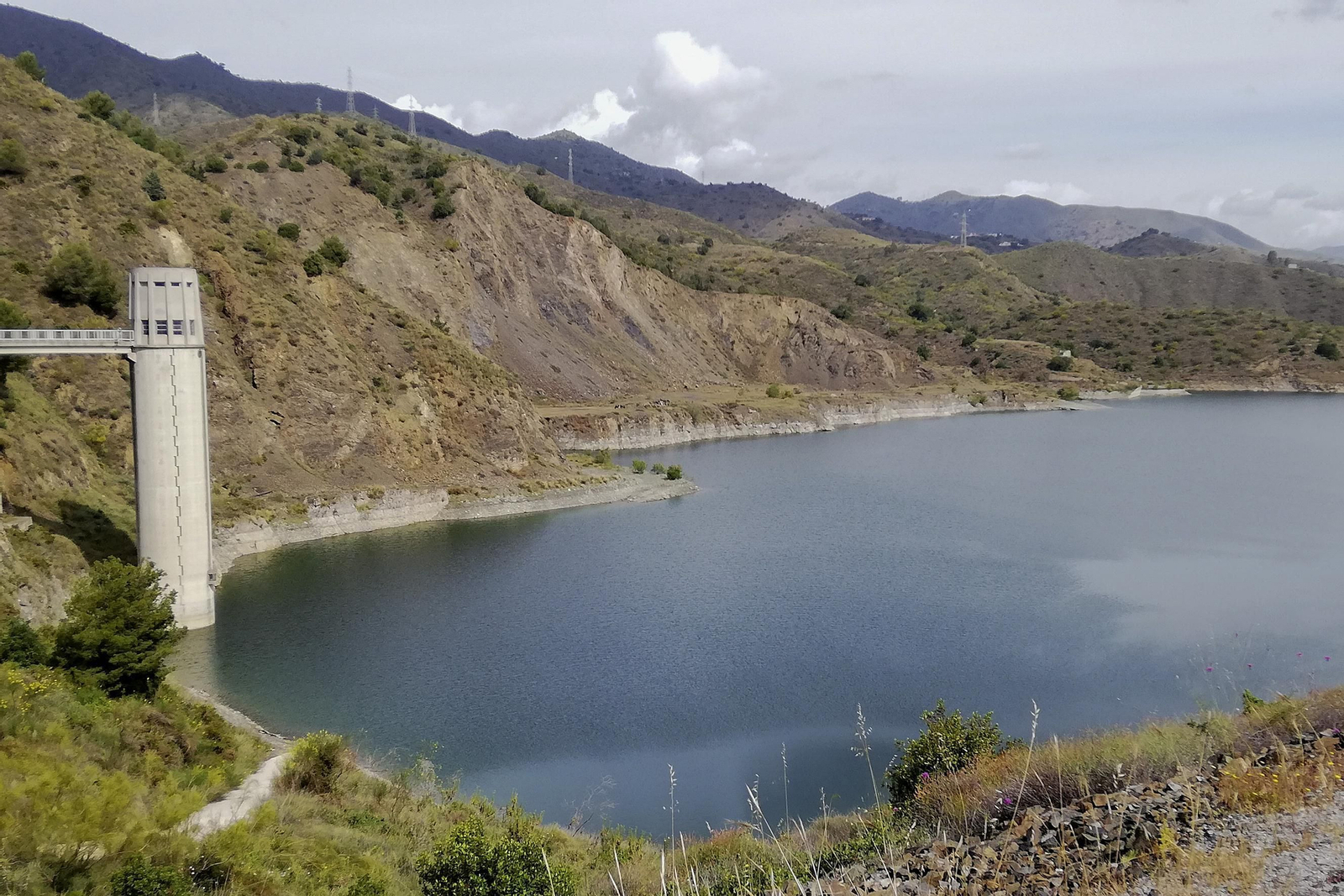 Vista de la presa del Limonero.