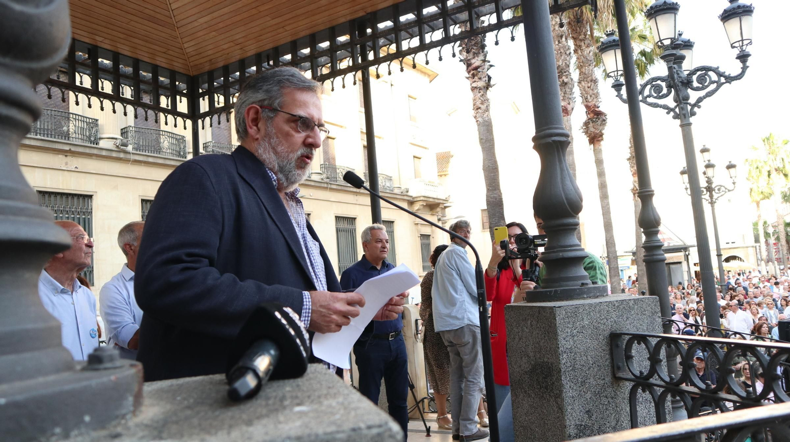 Imágenes de la concentración por las infraestructuras para Huelva