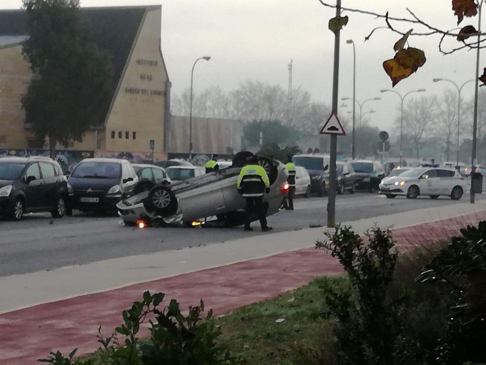 Accidente en Puerto Real, frente al instituto Virgen del Carmen.