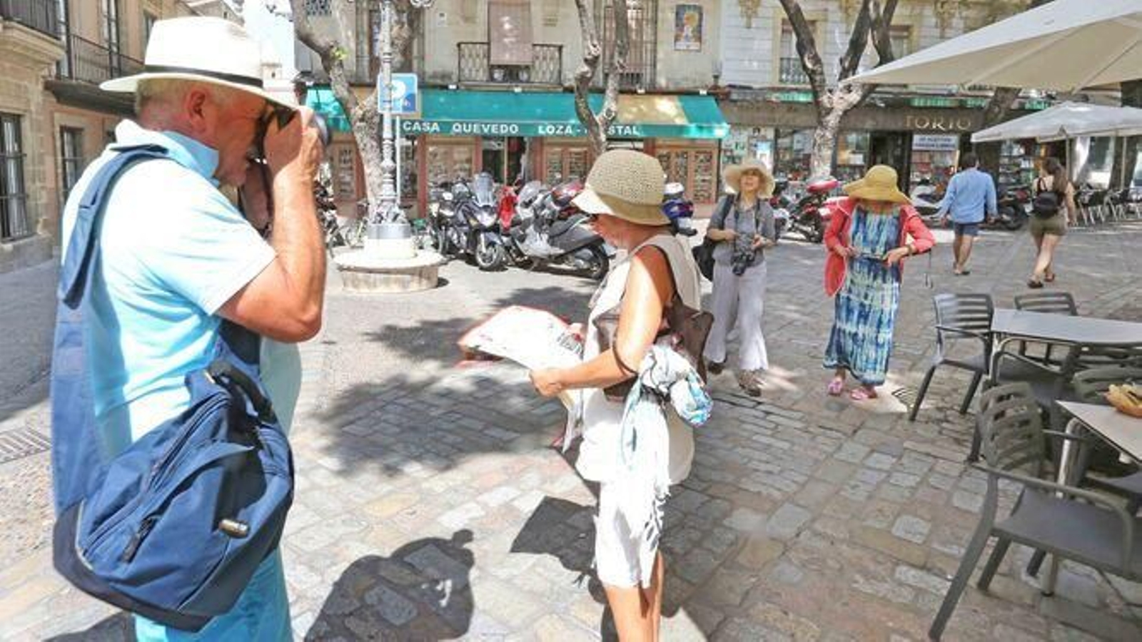 Turistas en el centro histórico de Jerez.